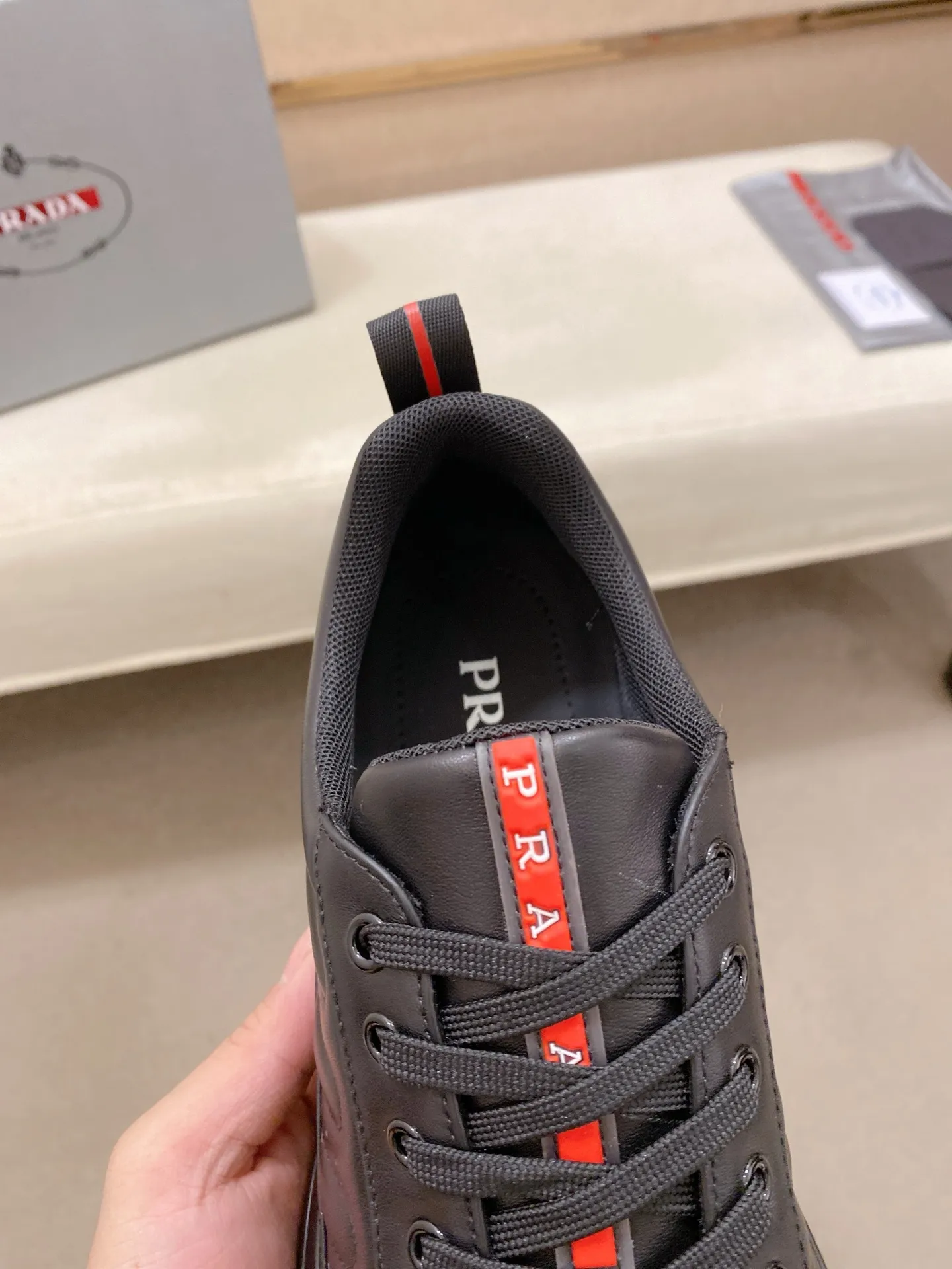 Men's Men's Shoes 560💰 ✔️✔️✔️High version High-quality new PRADA (Prada) counters are launched simultaneously. The new men's shoes and 😘fabrics are selected from first-layer cowhide and are made by pure handicrafts. Lining: Full cowhide lining. 👍🏿 High-end ☄️ air-cushion molded anti-slip rubber outsole, exquisite lines, simple and elegant, comfortable and high-end for leisure travel. Code number: 38 to 45